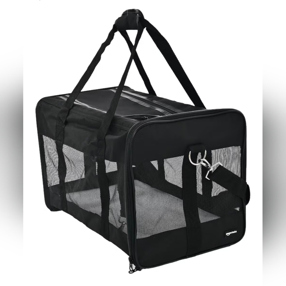 NWOT Black Soft Sided Pet Carrier with Mesh Panels. 51L x 31W x 31H cm